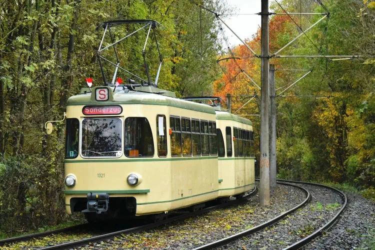 Die Großraumwagen 1321 und 1363