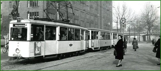 Ein Kriegsstraßenbahnwagen